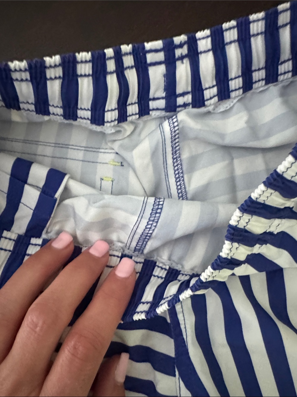 Size pairs of size medium boys vineyard vines swim trunks - Picture 6 of 14